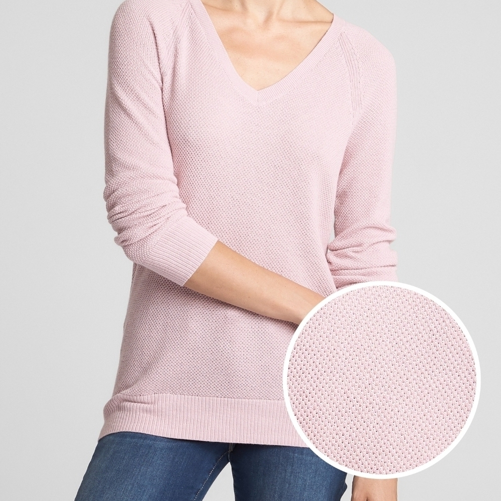 GAP Soft Pink V-Neck Sweater for Women Sz. S Extra Fine Wool